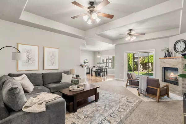 902 Crystal DR, Eagle Point, OR 97524