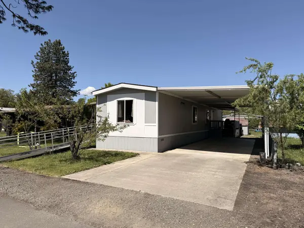 20 Brophy WAY #UNIT 2, Shady Cove, OR 97539