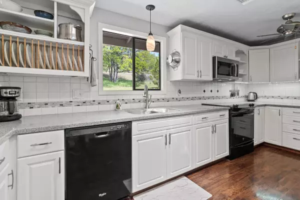 14845 Meadows RD, White City, OR 97503