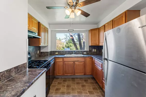 1320 Madrone ST, Ashland, OR 97520