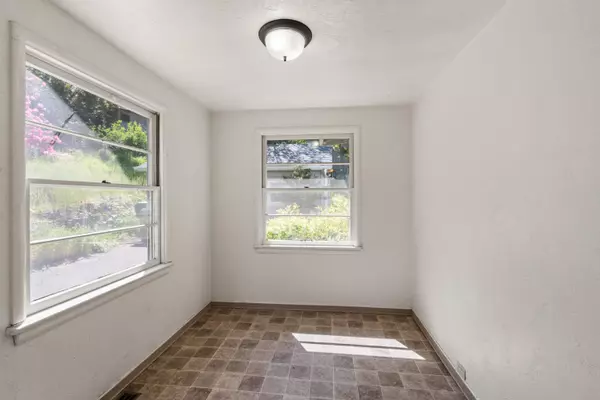 1320 Madrone ST, Ashland, OR 97520