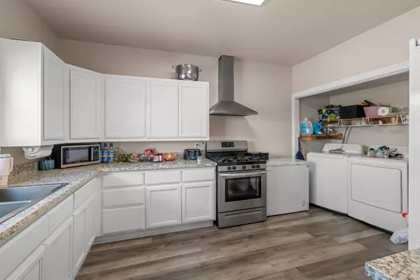 2772 Merriman RD, Medford, OR 97501