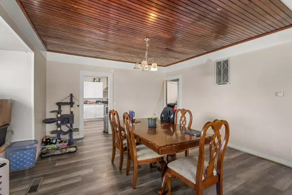 2772 Merriman RD, Medford, OR 97501