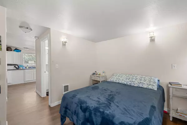 2772 Merriman RD, Medford, OR 97501