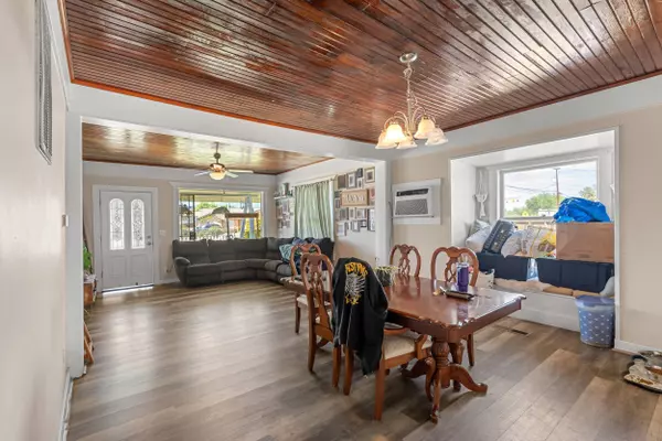 2772 Merriman RD, Medford, OR 97501