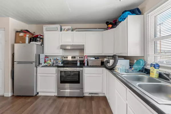 2772 Merriman RD, Medford, OR 97501