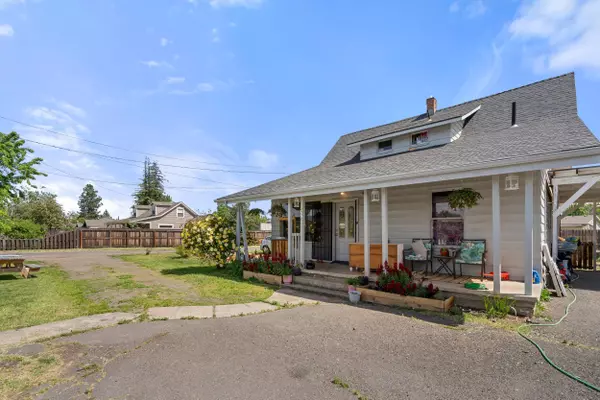 2772 Merriman RD, Medford, OR 97501