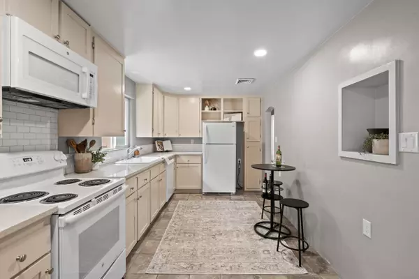 880 3rd ST, Jacksonville, OR 97530