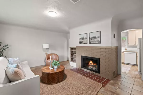 880 3rd ST, Jacksonville, OR 97530