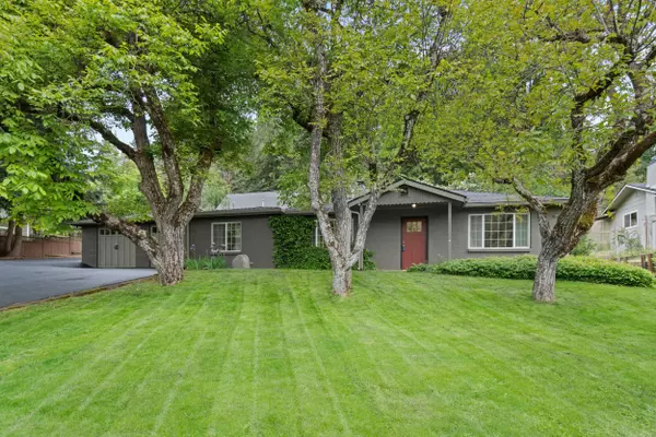 880 3rd ST, Jacksonville, OR 97530