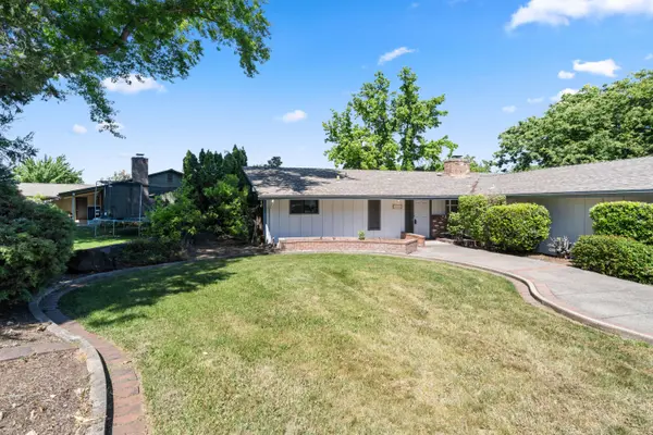 2457 Edgemont DR, Medford, OR 97504