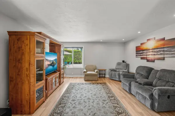 723 Pierce RD, Medford, OR 97504