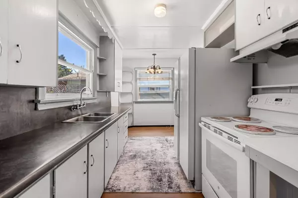 1411 Playford LN, Grants Pass, OR 97527