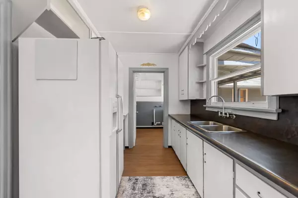 1411 Playford LN, Grants Pass, OR 97527