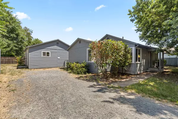 1411 Playford LN, Grants Pass, OR 97527