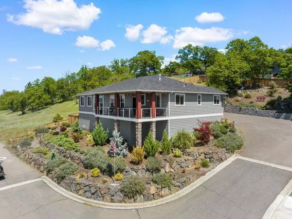 272 Cambridge TER, Eagle Point, OR 97524