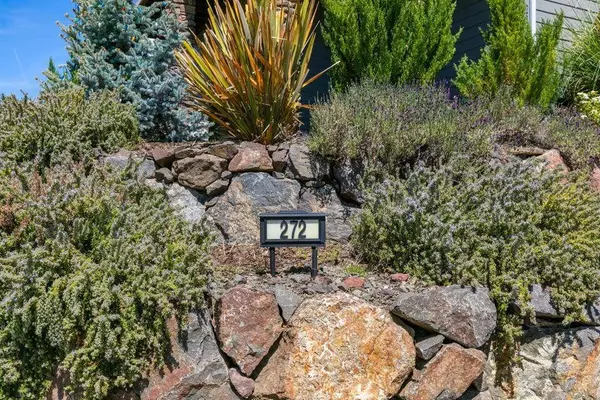 272 Cambridge TER, Eagle Point, OR 97524