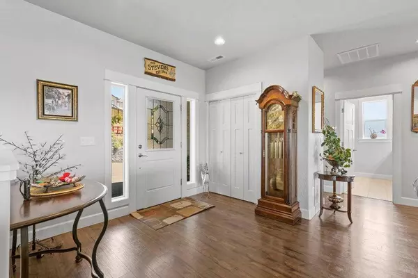 272 Cambridge TER, Eagle Point, OR 97524