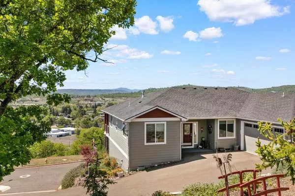272 Cambridge TER, Eagle Point, OR 97524