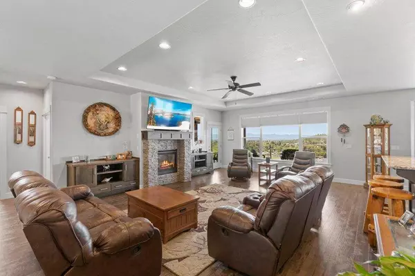 272 Cambridge TER, Eagle Point, OR 97524