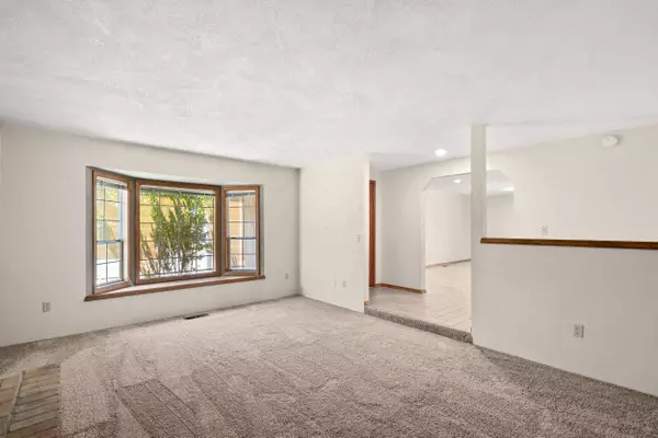 876 Ridgeway CIR, Medford, OR 97504