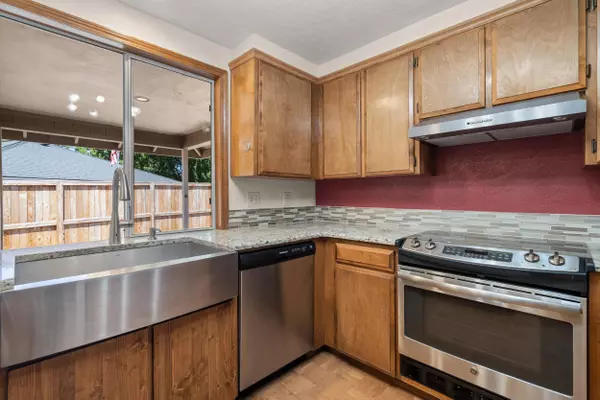 876 Ridgeway CIR, Medford, OR 97504