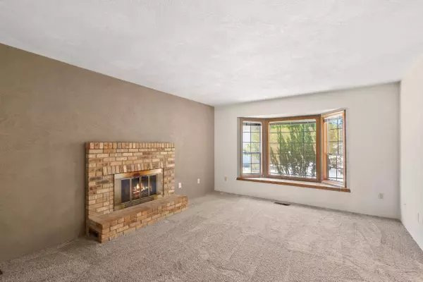 876 Ridgeway CIR, Medford, OR 97504