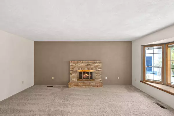 876 Ridgeway CIR, Medford, OR 97504