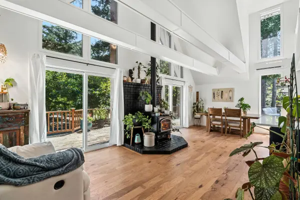 3806 Jumpoff Joe Creek RD, Grants Pass, OR 97526