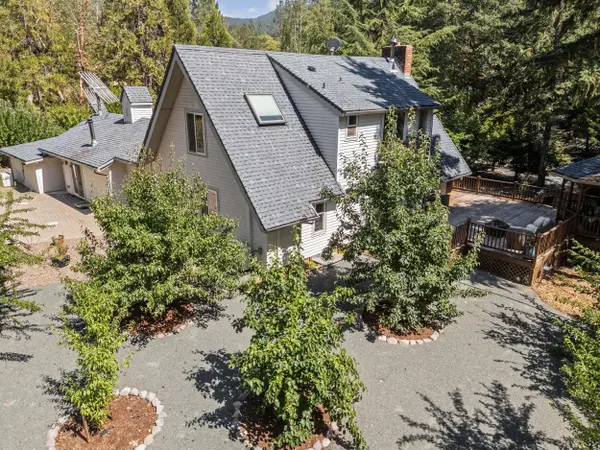 3806 Jumpoff Joe Creek RD, Grants Pass, OR 97526