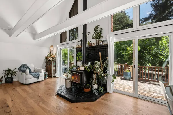 3806 Jumpoff Joe Creek RD, Grants Pass, OR 97526