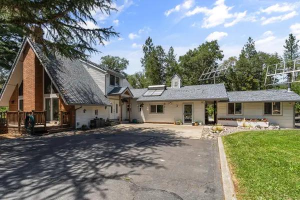 3806 Jumpoff Joe Creek RD, Grants Pass, OR 97526