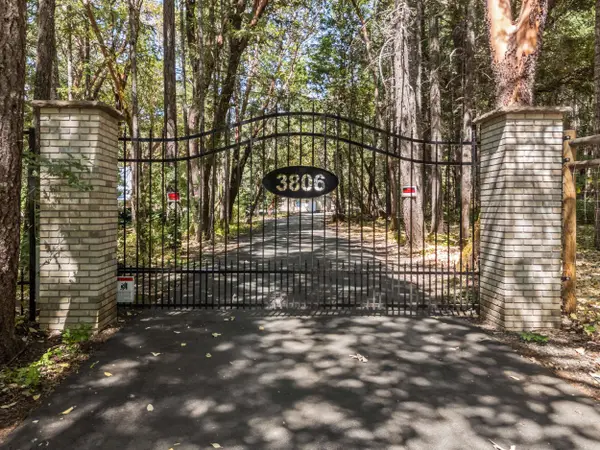 3806 Jumpoff Joe Creek RD, Grants Pass, OR 97526