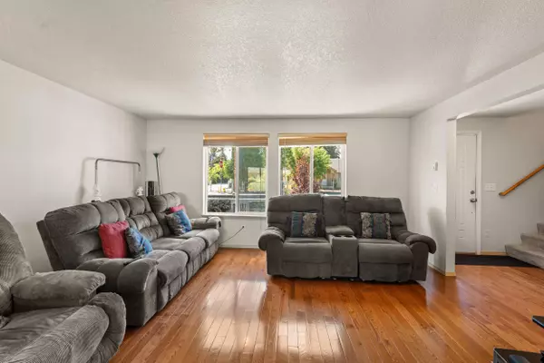 400 5th ST, Phoenix, OR 97535