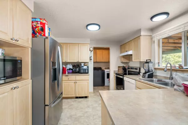 400 5th ST, Phoenix, OR 97535