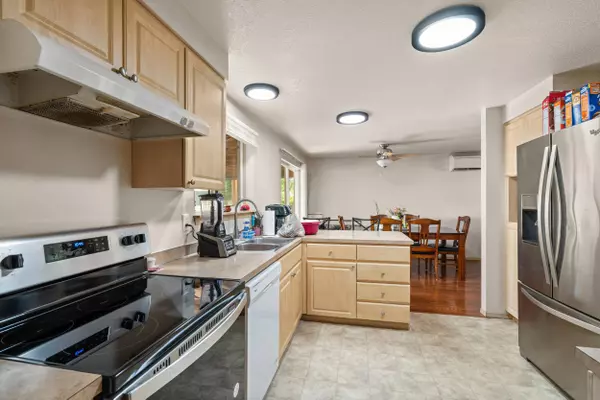 400 5th ST, Phoenix, OR 97535