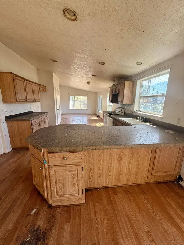 5250 Redwood AVE, Grants Pass, OR 97527