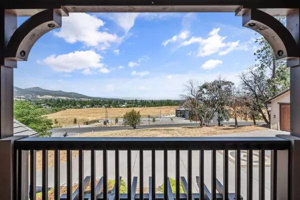 115 Wells Fargo DR, Jacksonville, OR 97530