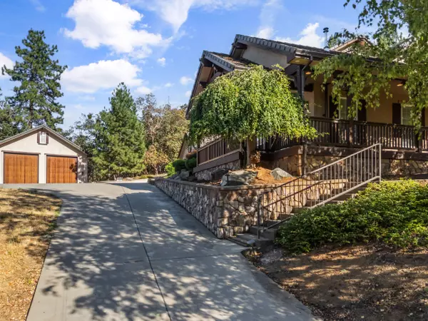 115 Wells Fargo DR, Jacksonville, OR 97530