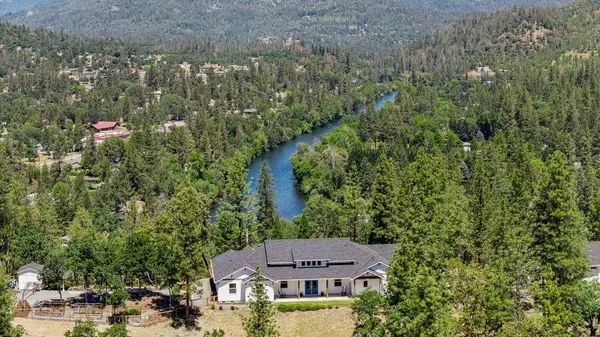 103 Summit DR, Shady Cove, OR 97539