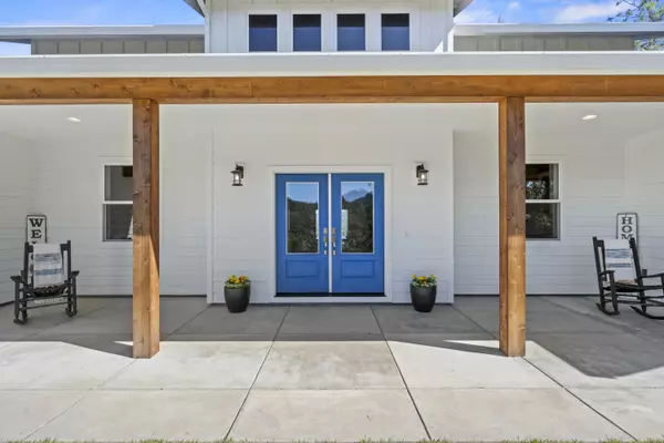 103 Summit DR, Shady Cove, OR 97539