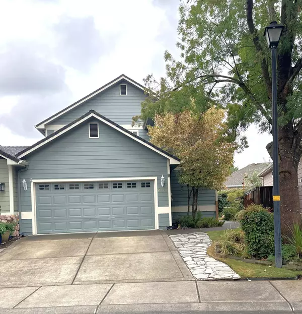 2770 Parkwood Village LN, Central Point, OR 97502