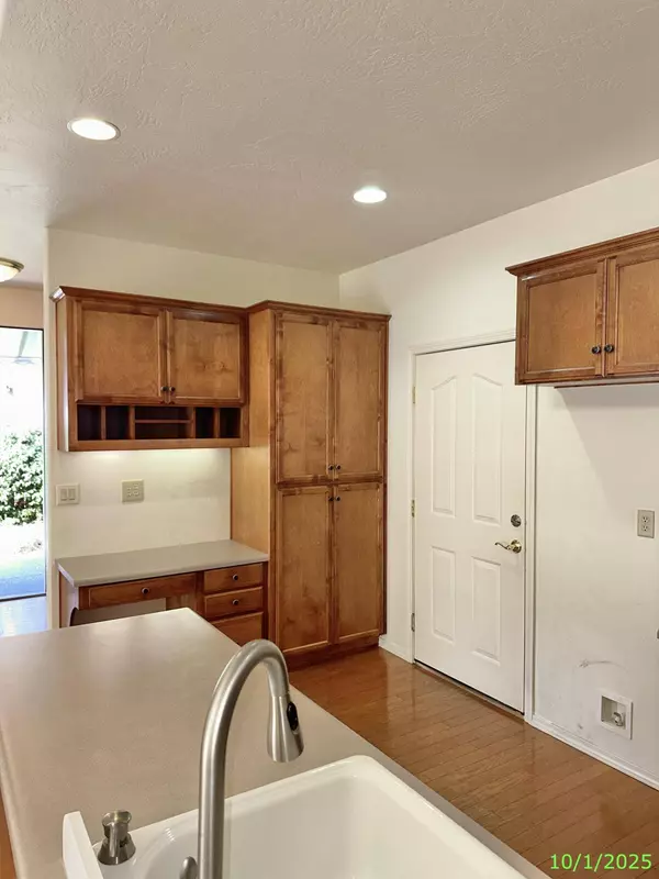 2770 Parkwood Village LN, Central Point, OR 97502