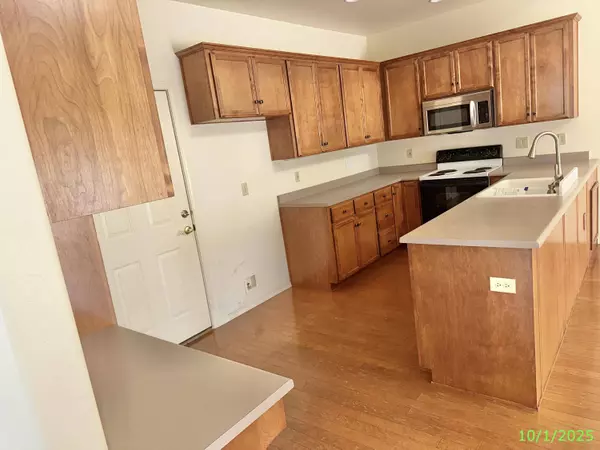 2770 Parkwood Village LN, Central Point, OR 97502