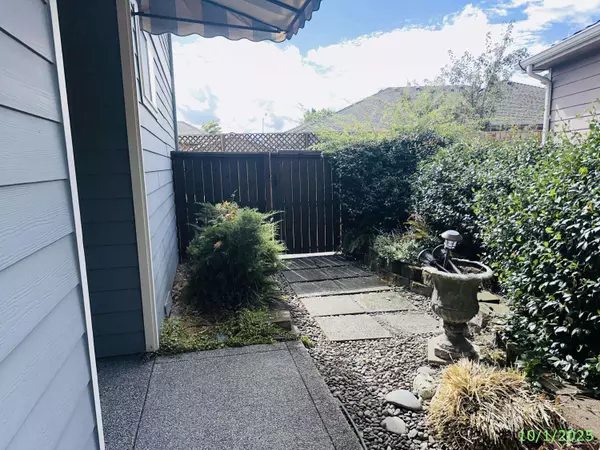 2770 Parkwood Village LN, Central Point, OR 97502