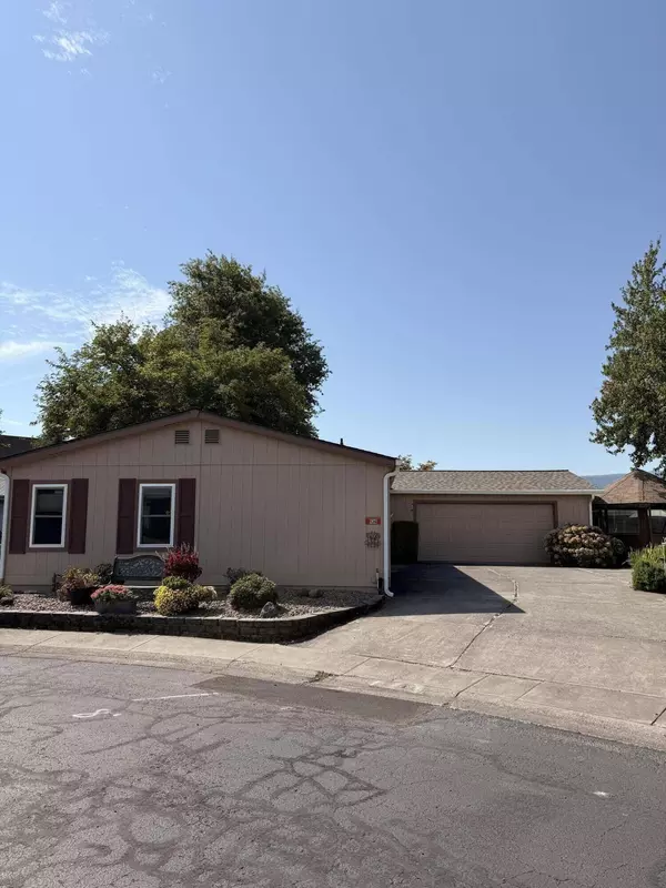 555 Freeman RD #136, Central Point, OR 97502