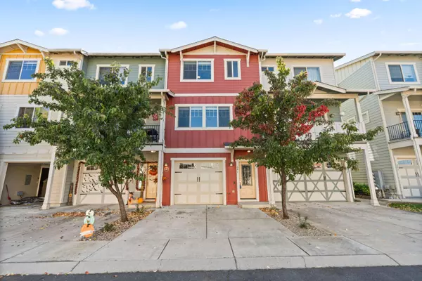 241 Cherry Bark LN, Medford, OR 97501