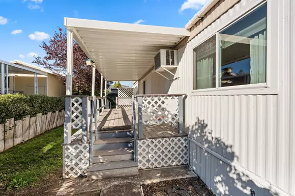 355 Colver RD #UNIT 27, Talent, OR 97540