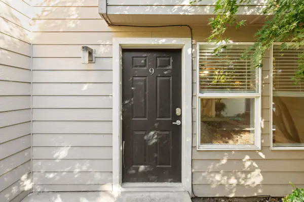 1800 Crater Lake AVE #9, Medford, OR 97504