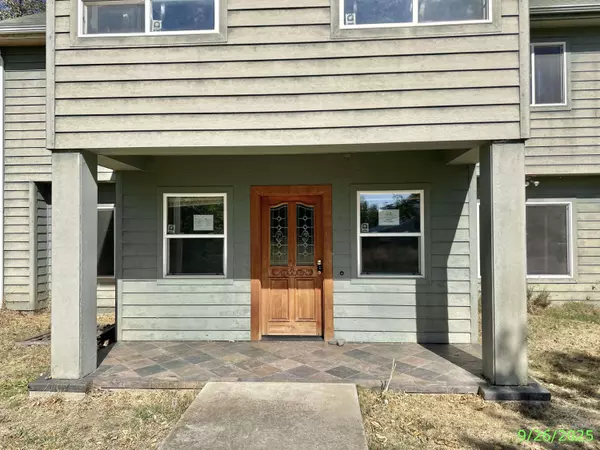 1690 Beacon DR, Grants Pass, OR 97526